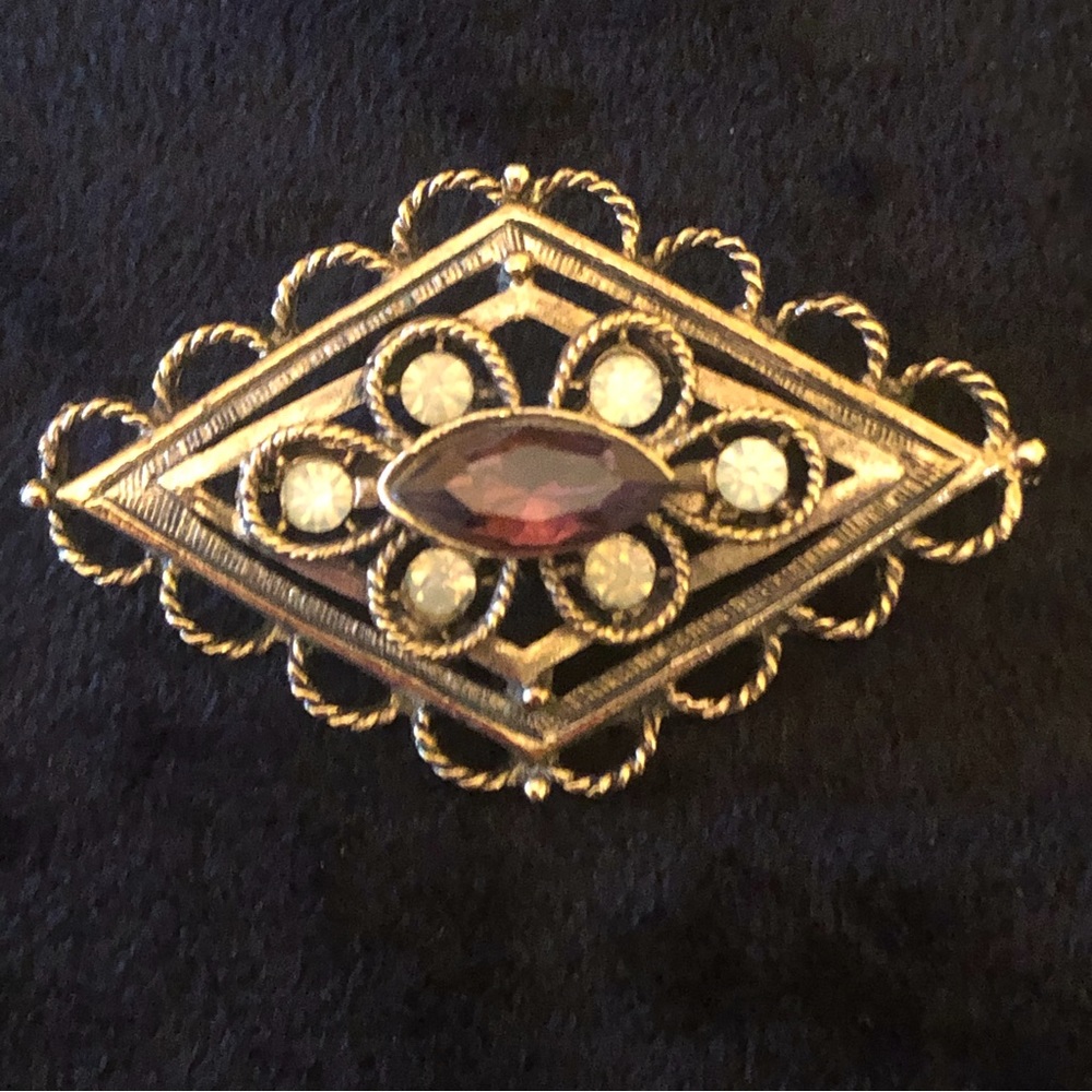 3/$20 VTG Gold Tone Filigree Brooch